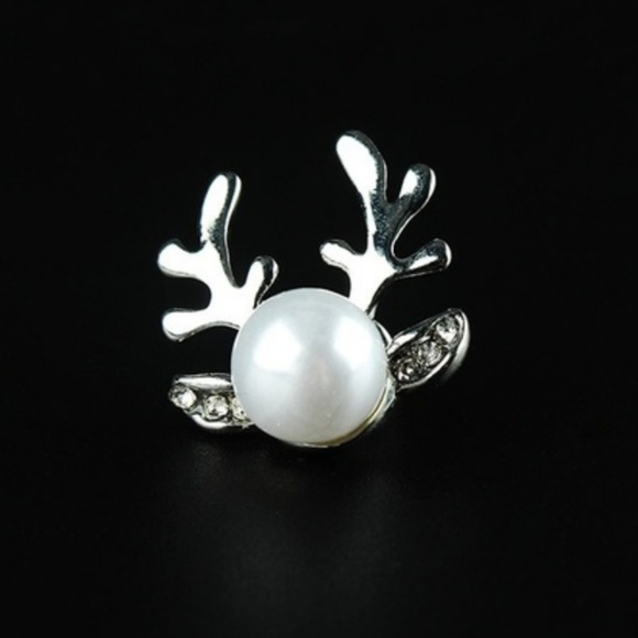 ADORABLE PEARL AND SILVER REINDEER EARRINGS - Picture 2 of 4